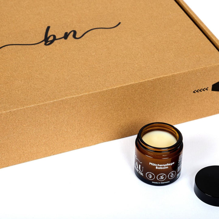 Balau Naturkosmetik Pfötchenpflege-Balsam für Hunde – natürliche Pfotenpflege mit Versandkarton im Marken-Design
